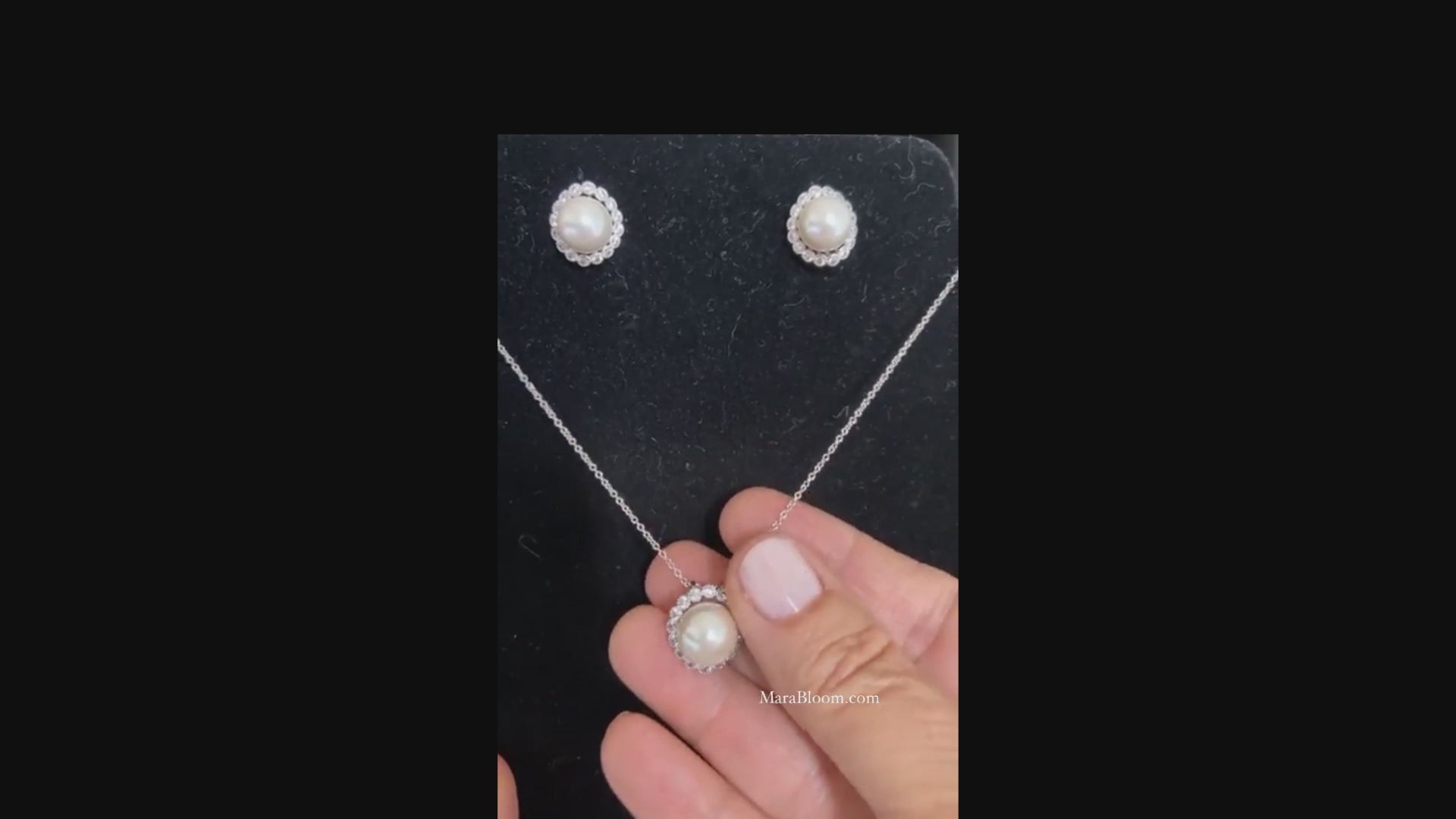 Crown Pearl Necklace
